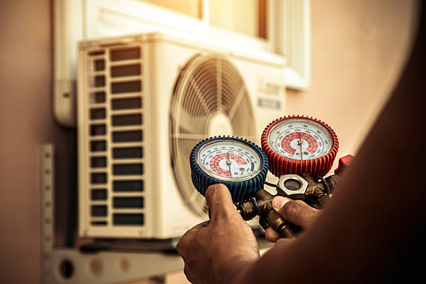 Professional Ac Installation technician working in Walshville, IL